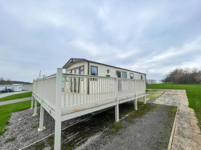 Caravan With A Spacious Decking Area At Sand Le Mere Park, Yorkshire Ref 71062Me
